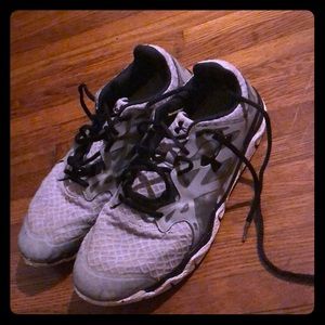 Gray Under Armour Heat Gear Men’s Athletic Shoe